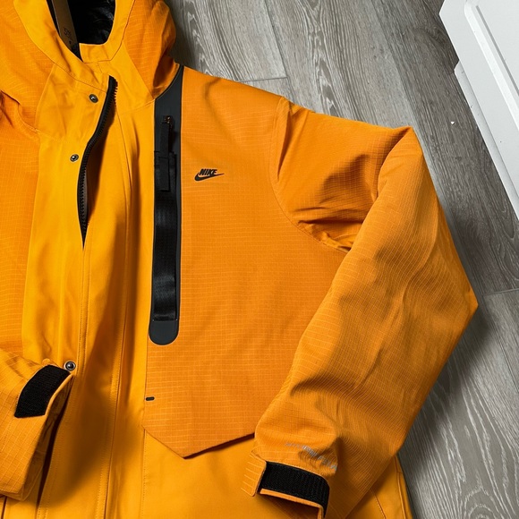 Nike winter jacket - Picture 3 of 5